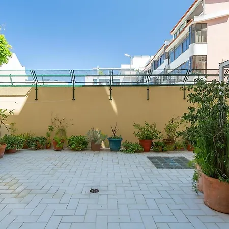Bright, Spacious 2 Bedroom Near The Parede