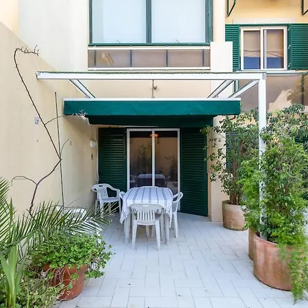 Bright, Spacious 2 Bedroom Near The Parede