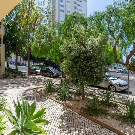 Apartmán Bright, Spacious 2 Bedroom Near The