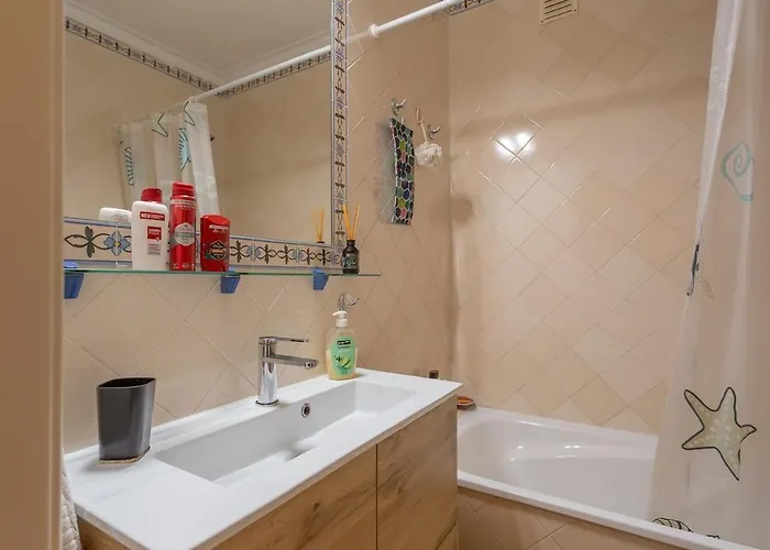 Apartmán Bright, Spacious 2 Bedroom Near The Parede