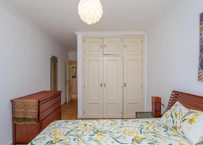 Apartmán Bright, Spacious 2 Bedroom Near The