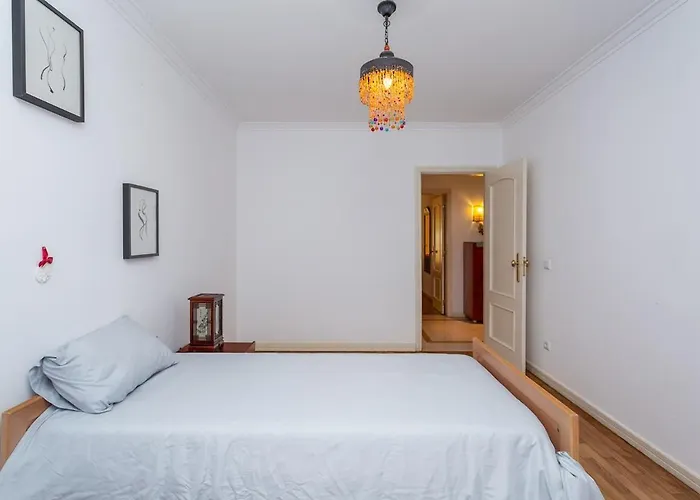 Bright, Spacious 2 Bedroom Near The Apartmán Parede