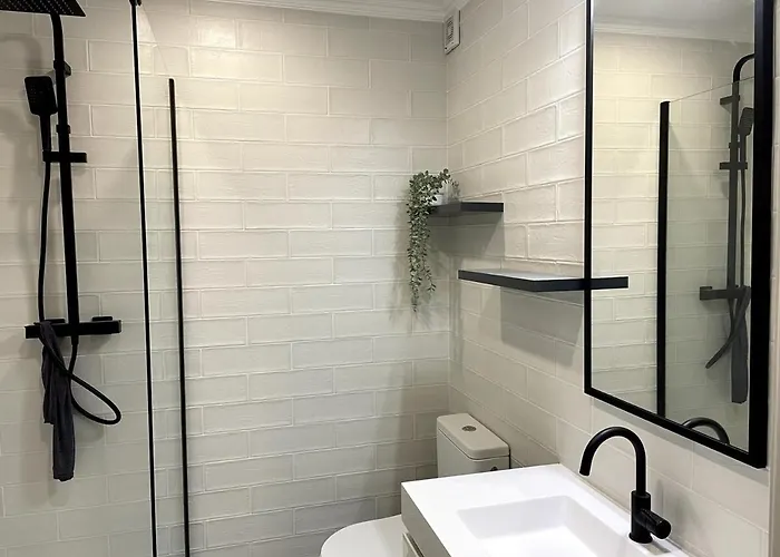 Apartmán Bright, Spacious 2 Bedroom Near The *