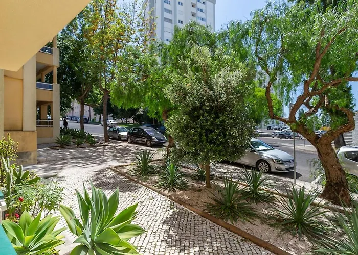 Apartmán Bright, Spacious 2 Bedroom Near The