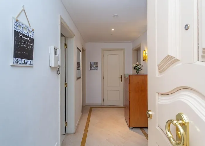 Bright, Spacious 2 Bedroom Near The Apartmán Parede