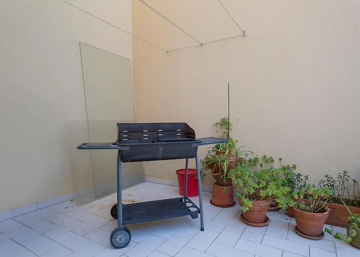 Bright, Spacious 2 Bedroom Near The Parede