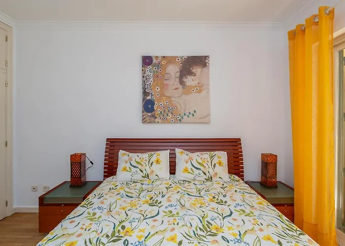 Bright, Spacious 2 Bedroom Near The