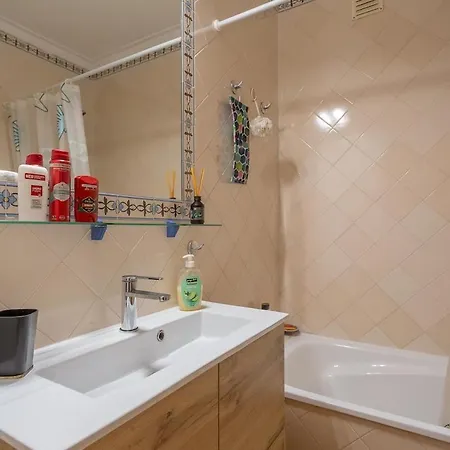 شقة Bright, Spacious 2 Bedroom Near The باريد
