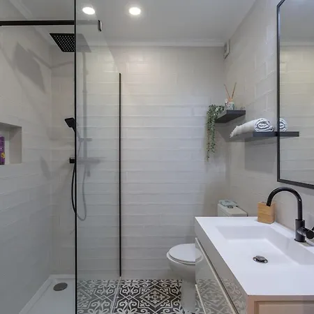 Bright, Spacious 2 Bedroom Near The
