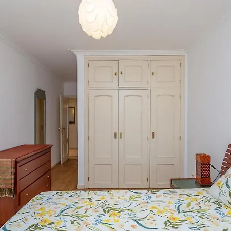 شقة Bright, Spacious 2 Bedroom Near The