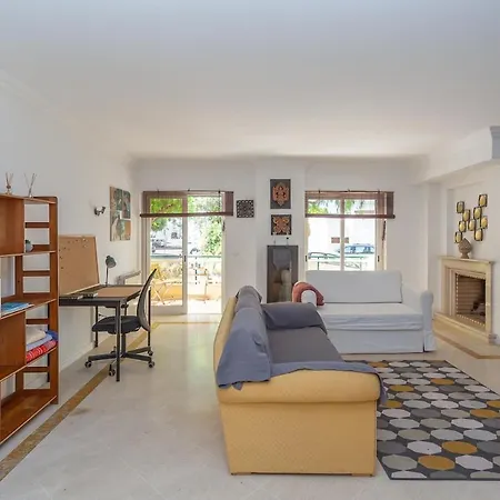Bright, Spacious 2 Bedroom Near The شقة باريد
