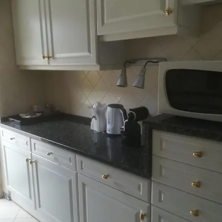 شقة Bright, Spacious 2 Bedroom Near The