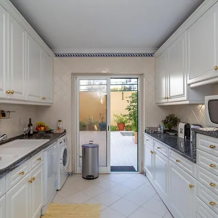 Bright, Spacious 2 Bedroom Near The * باريد