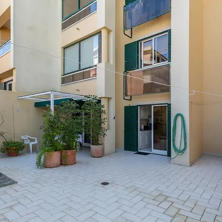 شقة Bright, Spacious 2 Bedroom Near The