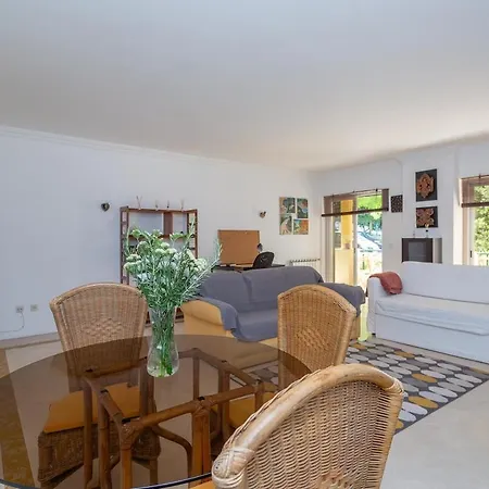 شقة Bright, Spacious 2 Bedroom Near The *
