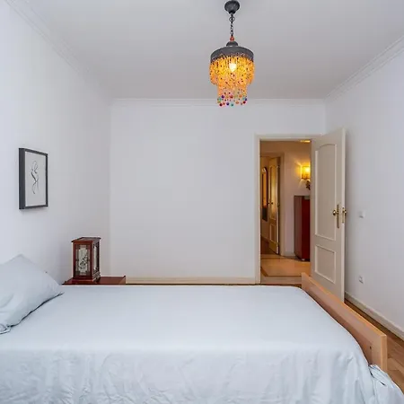 Bright, Spacious 2 Bedroom Near The شقة باريد