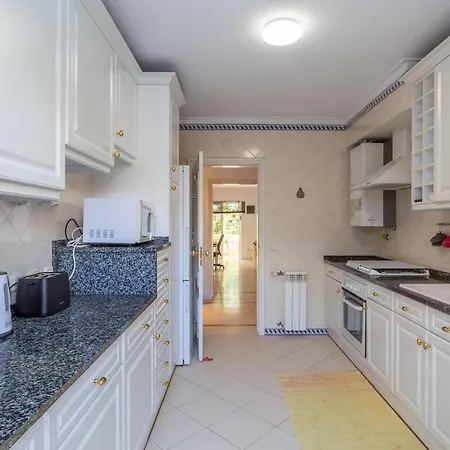 شقة Bright, Spacious 2 Bedroom Near The باريد