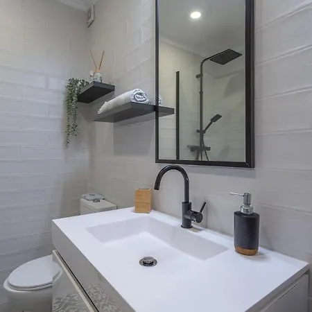 Bright, Spacious 2 Bedroom Near The