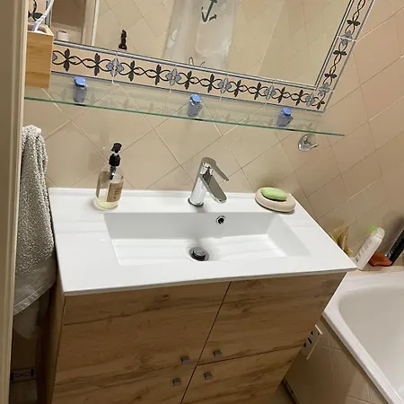 Bright, Spacious 2 Bedroom Near The شقة باريد