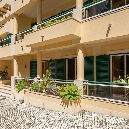Bright, Spacious 2 Bedroom Near The Parede