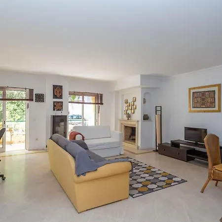 Bright, Spacious 2 Bedroom Near The * باريد